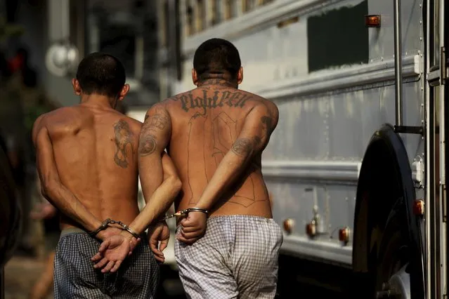 Members of the Barrio 18 gang run upon their arrival to the San Francisco Gotera penitentiary April 21, 2015. (Photo by Jose Cabezas/Reuters)