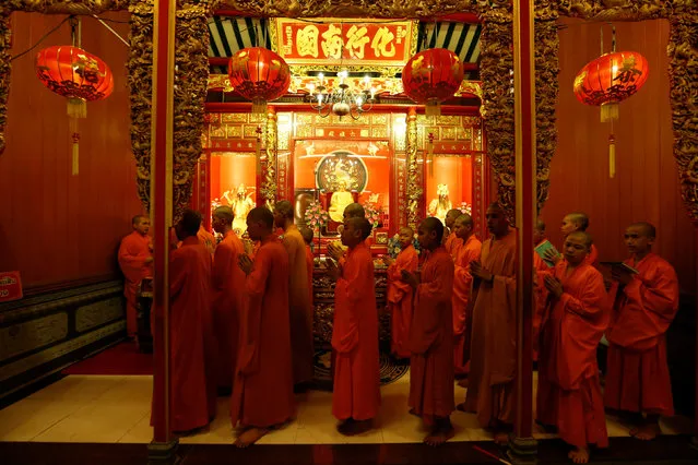 Buddhist monks pray inside a temple during the Lunar New Year's eve celebrations in Chinatown, in Bangkok, Thailand January 27, 2017. (Photo by Jorge Silva/Reuters)