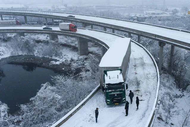 Cars are stuck on a highway due to heavy snow in Wuhan, in central China's Hubei province on February 6, 2024. (Photo by AFP Photo/China Stringer Network)