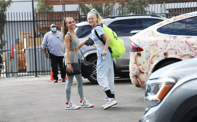 American dancer, singer, YouTube personality and actress JoJo Siwa (R) heads out of the DWTS studio on Tuesday, October 5, 2021 after her practice with American dancer Jenna Johnson. (Photo by The Mega Agency)