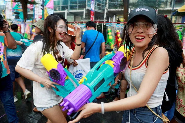 People play with water guns during Songkran Water Festival to celebrate Thai New Year, in Bangkok, Thailand on April 14, 2019. (Photo by Soe Zeya Tun/Reuters)