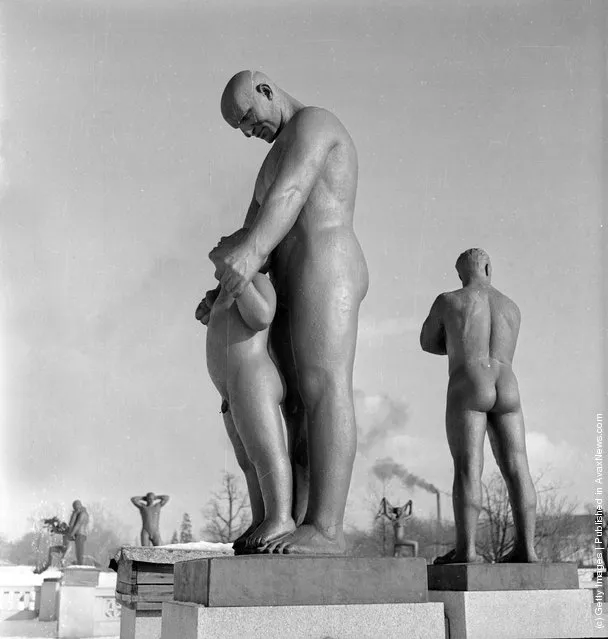 Gustav Vigeland Sculpture Park Father And Son