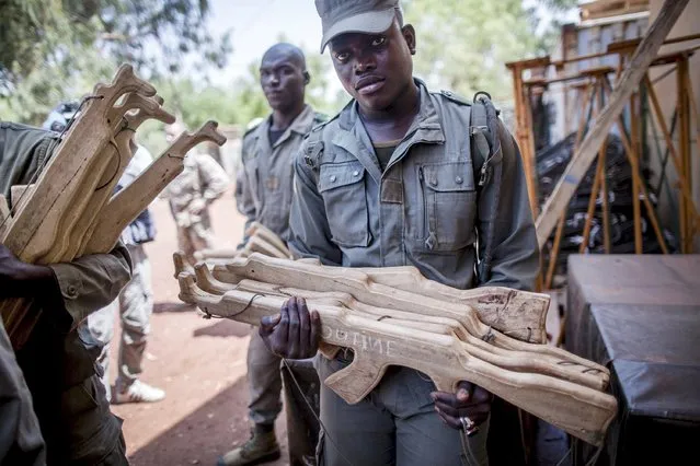 A soldier carries mock weaponry for training during the visit of German Defence Minister Ursula von der Leyen (unseen) to the EUTM military training mission in Koulikoro, Mali, April 6, 2016. (Photo by Michael Kappeler/Reuters)