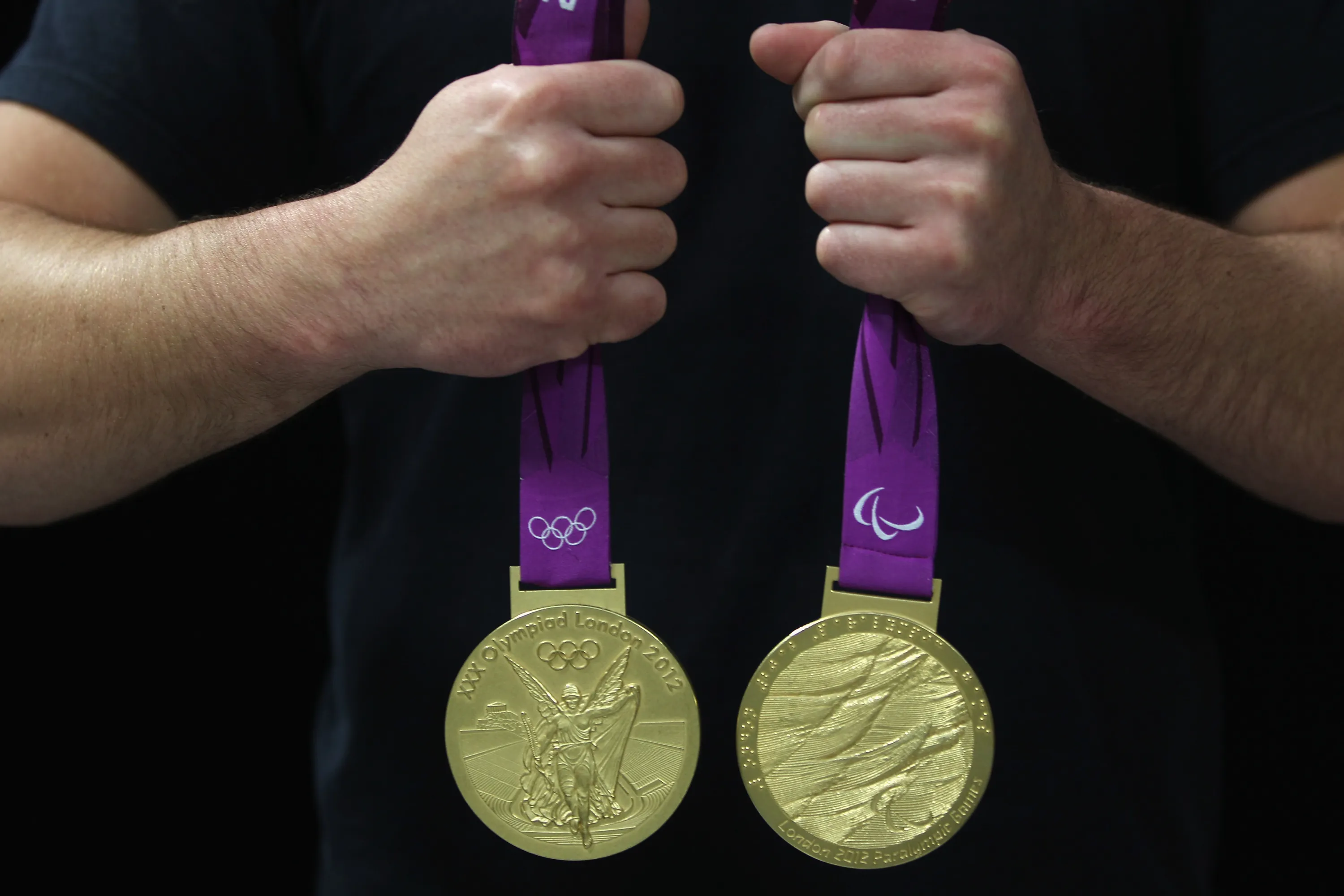 Best medals. Олимпийская медаль 2024 Париж. Золотая Олимпийская медаль 2024. Медаль драгон Райз. Медаль серебро Лондон 2012 дзюдо.