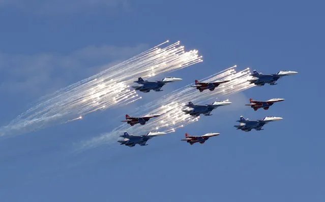 A mixed flight group of Strizhi (Swifts) on MIG-29 aircrafts and Russkie Vityazi (Russian knights) on Su-30 aircrafts fly over Red Square during the Victory Day military parade general rehearsal in Moscow on May 7, 2017. (Photo by Tatyana Makeyeva/Reuters)