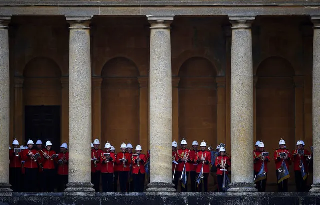 A military band play as guests arrive for the Dior Cruise 2017 Collection fashion show at Blenheim Palace in Woodstock, Britain May 31, 2016. (Photo by Dylan Martinez/Reuters)