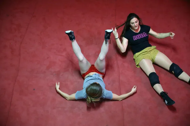 Wrestlers rehearse before an all female wrestling event in London. England on August 17, 2017. (Photo by Neil Hall/Reuters)