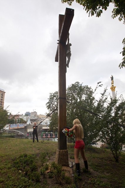 Ukraine FEMEN-activist Cuts Down Cross in Russian Female Punk Rock Band Protest
