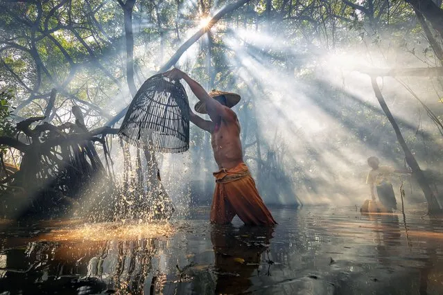 The winners have been announced for the Global Photo Awards 2022. “Mangrove Fisherman” (Inle Lake, Myanmar) by Zay Year Lin wins first place in the people category. (Photo by Zay Year Lin/Global Photo Awards 2022)