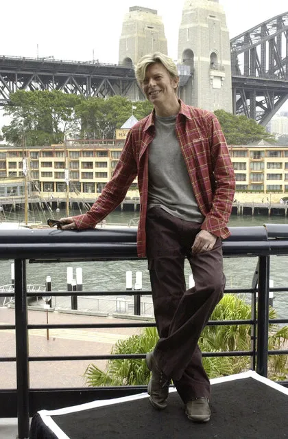 English singer David Bowie attends a photocall for his “Reality Tour” at the Quay Restaurant in Sydney, Australia. 16 February 2004. (Photo by Patrick Riviere)