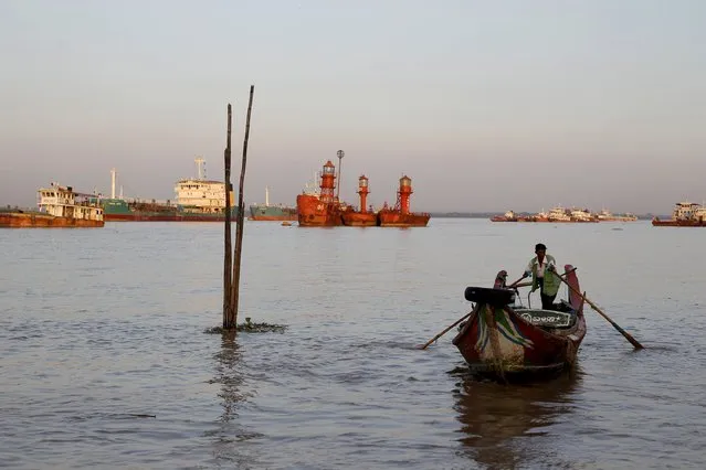 A man rows his boat in Yangon river October 23, 2015. (Photo by Soe Zeya Tun/Reuters)