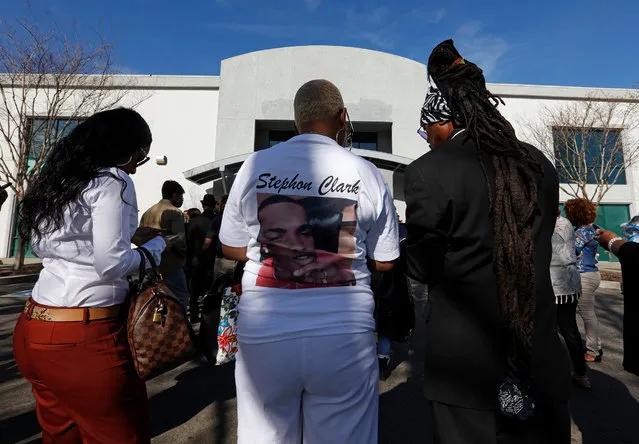 Mourners wait to enter the funeral of police shooting victim Stephon Clark, in Sacramento, California, U.S., March 29, 2018. (Photo by Bob Strong/Reuters)