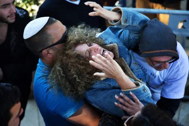 The mother of  18-year-old Israeli soldier Ziv Mizrahi, killed by a Palestinian knife assault at a gas station on route 443 on the edge of the West Bank, mourns during his funeral at the Mount Herzl military cemetery in Jerusalem on November 24, 2015. A Palestinian stabbed two Israeli soldiers on the edge of the West Bank on November 23, killing one of them and wounding the other before being shot dead, the Israeli army said. (Photo by Menahem Kahana/AFP Photo)