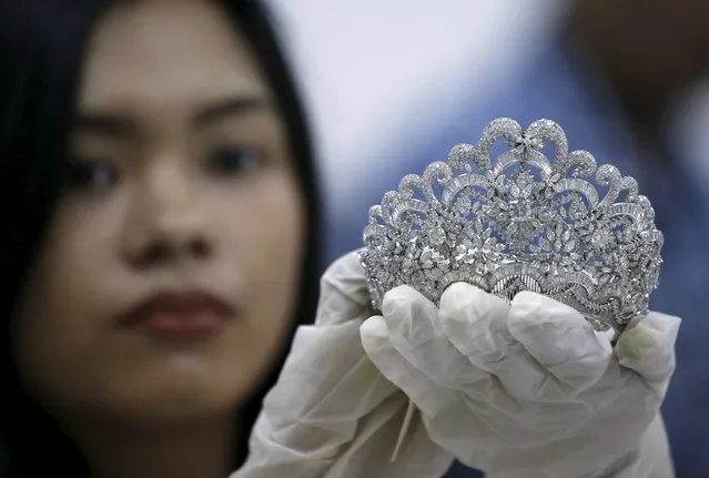 A Presidential Commission on Good Government (PCGG) official shows a piece of jewellery from the confiscated jewellery collection of former Philippine first lady Imelda Marcos, during the appraisal by Sotheby's, inside the Central Bank headquarters in Manila November 27, 2015. (Photo by Erik De Castro/Reuters)