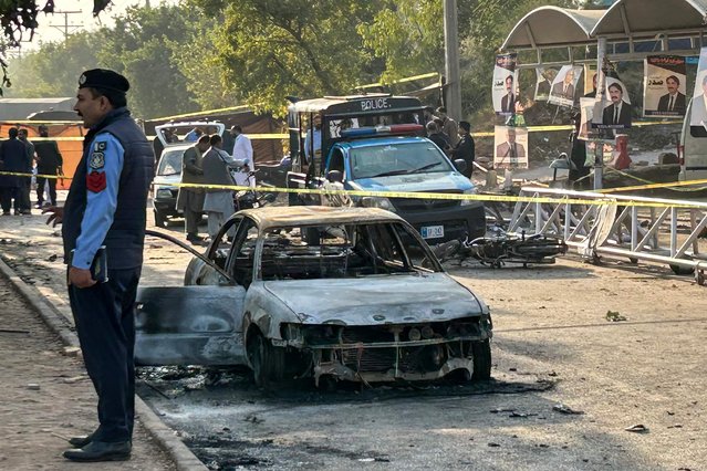 Policemen examine damaged vehicles after a suicide blast outside the district court in Islamabad on November 11, 2025. The Pakistani Taliban claimed a suicide bombing that killed at least 12 people in Islamabad on November 11, a rare attack by the militant group on the country's capital. (Photo by Zain Zaman Janjua/AFP Photo)