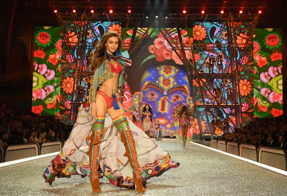 2016 Victoria's Secret Fashion Show, Part 2/2