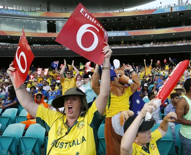 Australia supporters celebrate a six during their Cricket World Cup match against Sri Lanka in Sydney, March 8, 2015.    REUTERS/Jason Reed (AUSTRALIA - Tags: SPORT CRICKET)