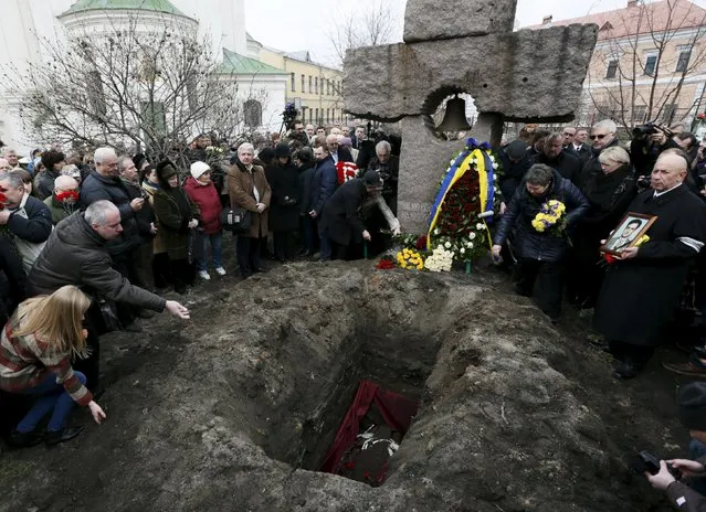 People mourn during the funeral of opposition journalist Georgiy Gongadze, who was killed in 2000, during a funeral ceremony near the Church of Mykola Naberezhny in Kiev, Ukraine, March 22, 2016. (Photo by Valentyn Ogirenko/Reuters)