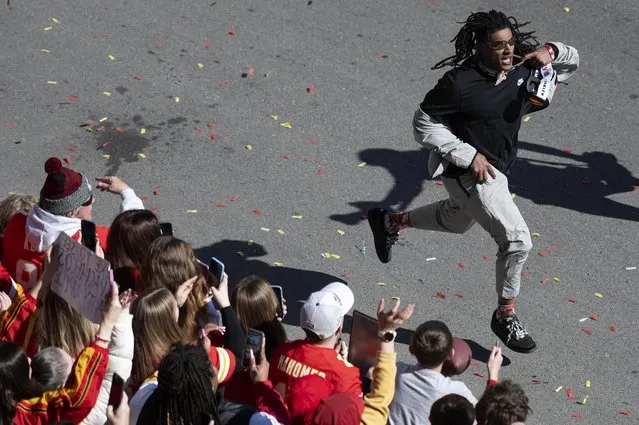 Kansas City Chiefs' running back Isiah Pacheco runs along the route of the Chiefs' Super Bowl LVIII victory parade on February 14, 2024, in Kansas City, Missouri. (Photo by Amy Kontras/AFP Photo)