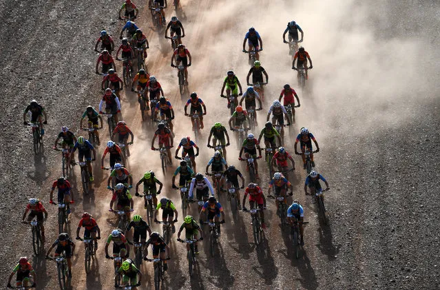 Competitors ride their bikes during Stage 4 of the 14th edition of Titan Desert 2019 mountain biking race between Merzouga and M’ssici, in Morocco, on May 1, 2019. (Photo by Franck Fife/AFP Photo)