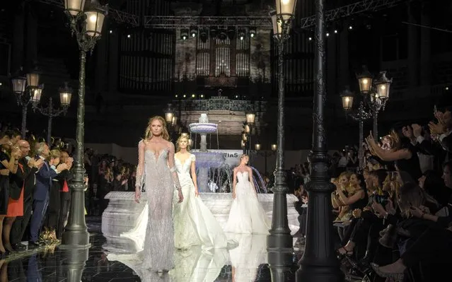 Romee Strijd (L) walks the runway for the Pronovias Show during Barcelona Bridal Fashion Week 2017 held at the Museu Nacional d'Art de Catalunya on April 28, 2017 in Barcelona, Spain. (Photo by Robert Marquardt/Getty Images)