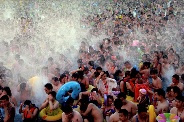 People cool off at a water park on a hot day in Wuhan, Hubei province, China, July 15, 2017. (Photo by Reuters/China Stringer Network)