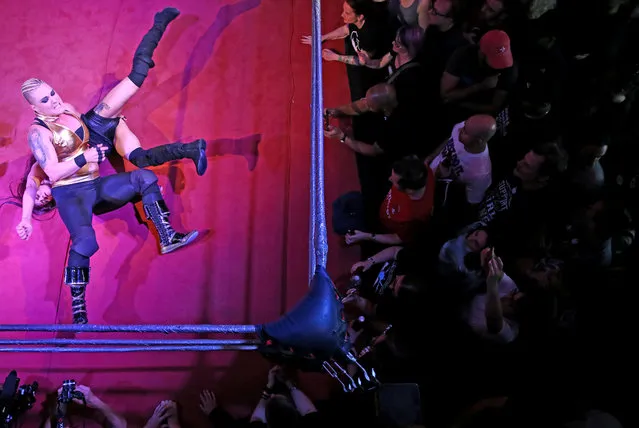 Wrestlers perform at an all female wrestling event in London. England on August 17, 2017. (Photo by Neil Hall/Reuters)