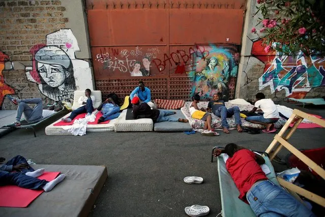 Migrants prepare for the night at a makeshift camp in Via Cupa (Gloomy Street) in downtown Rome, Italy, August 1, 2016. (Photo by Max Rossi/Reuters)