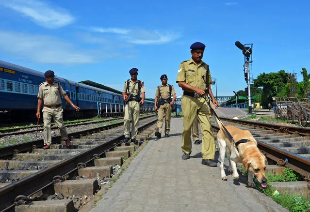 Railway Protection Force (RPF) officers patrol at a railway station ahead of Independence Day celebrations in Guwahati, India, August 11, 2016. (Photo by Reuters/Stringer)