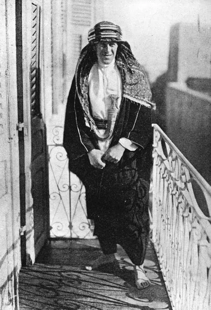 British soldier, adventurer and author Thomas Edward Lawrence (1888–1935) the “Uncrowned King Of The Arabs” on the Governor's Balcony in Jerusalem, 1920. He joined the Arab revolt against the Ottoman Empire during World War I. (Photo by Hulton Archive)