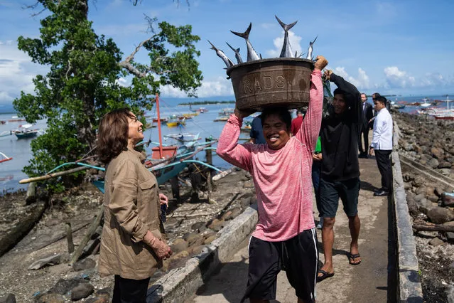 US Vice-President Kamala Harris tours local village Tagburos on unsustainable fishing, in Palawan, on November 22, 2022. (Photo by Haiyun Jiang/Pool via AFP Photo)