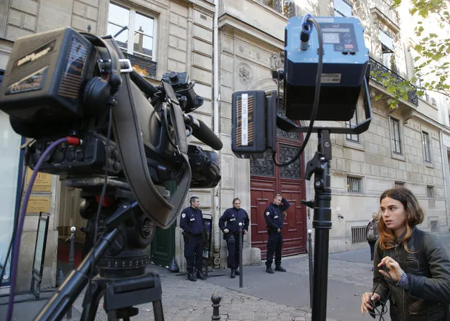 French police officers and a TV crew stand outside the residence of Kim Kardashian West in Paris Monday, October 3, 2016. Kim Kardashian West was unharmed after being robbed at gunpoint of more than $10 million worth of jewelry inside a private Paris residence Sunday night, police officials said. (Photo by Michel Euler/AP Photo)