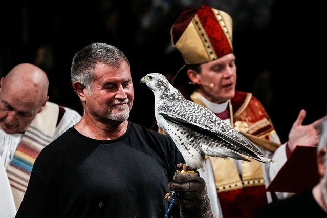 A handler holds a falcon during the Procession of the Animals at the annual Feast of Saint Francis and Blessing of the Animals at The Cathedral of St. John the Divine in the Manhattan borough of New York, on October 5, 2025. (Photo by Eduardo Munoz/Reuters)
