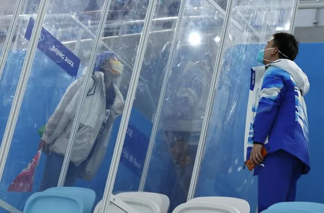 Dr. Ding Hongtao, part of the medical staff, blows a kiss to his girlfriend through screens of glass that separate them because of the “closed loop”, a coronavirus disease (COVID-19) prevention measure in National Speed Skating Oval in Beijing, China on February 6, 2022. She got a ticket for the race and he came to the Speed Skating Oval on his day off so they could be together, even through a screen, for the first time in two weeks. (Photo by Susana Vera/Reuters)