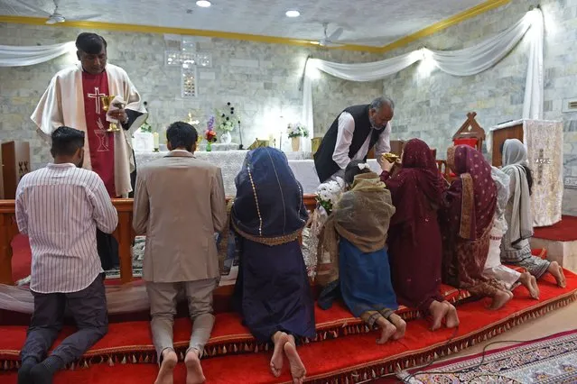 Christian devotees offer prayers during Easter Sunday at the Bethel Memorial Methodist Church in Quetta on April 9, 2023. (Photo by Banaras Khan/AFP Photo)