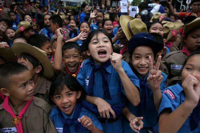 Students celebrate in front of Chiang Rai Prachanukroh hospital, where the 12 soccer players and their coach rescued from the Tham Luang cave complex are being treated, in the northern province of Chiang Rai, Thailand, July 11, 2018. (Photo by Athit Perawongmetha/Reuters)