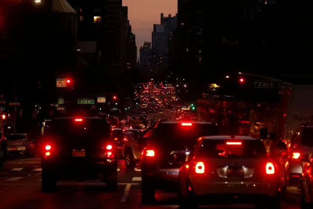 Red tail lights light up 2nd Ave as cars and trucks head downtown at sunset in the Manhattan borough of New York, New York, U.S., October 19, 2016. (Photo by Carlo Allegri/Reuters)