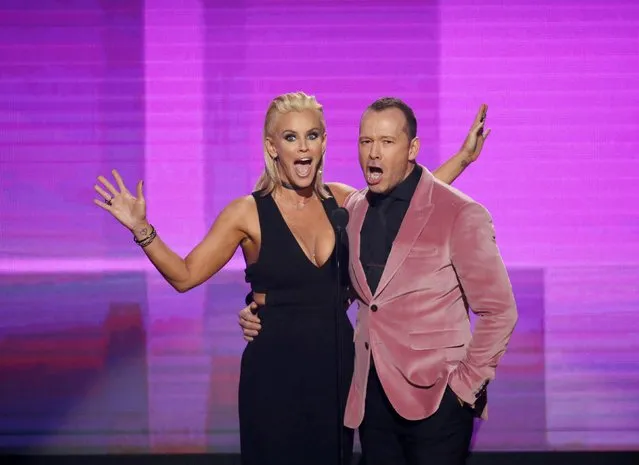 Jenny McCarthy and Donnie Wahlberg present the award for artist of the year at the 2016 American Music Awards in Los Angeles, California, U.S., November 20, 2016. (Photo by Mario Anzuoni/Reuters)