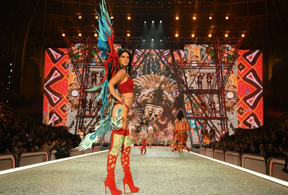 2016 Victoria's Secret Fashion Show, Part 2/2
