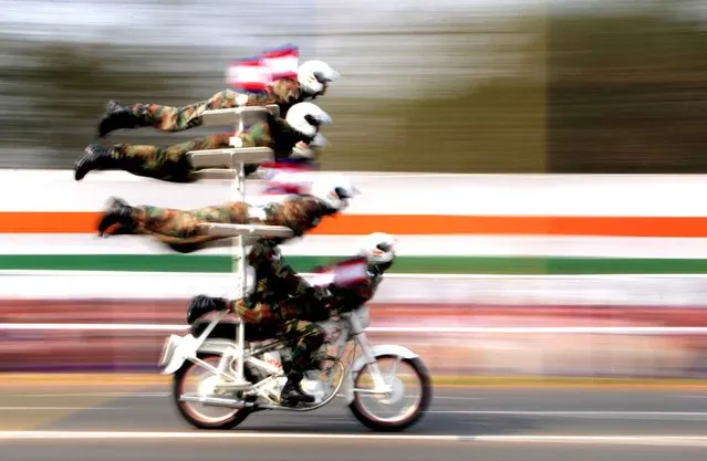 Indian military personnel perform on a motorbike during a parade to mark Republic Day in Kolkata on January 26, 2016. Celebrations are underway across India as the country marks its 67th Republic Day. (Photo by Dibyangshu Sarkar/AFP Photo)