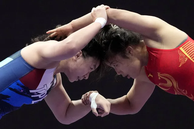 China's Wang Juan, right, and Taiwan's Chang Hui Tz compete during their women's freestyle 76kg wrestling bronze medal match at the 19th Asian Games in Hangzhou, China, Friday, October 6, 2023. (Photo by Aaron Favila/AP Photo)