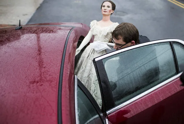 John Buchheister of Gettysburg puts First Lady Julia Dent Grant in his car during the Hall of Presidents and First Ladies Museum wax figures auction in Gettysburg, Pa., Saturday, January 14, 2017. The museum, which displayed the figures of 44 presidents and their first ladies, operated on Baltimore Street for 60 years, the company said in a news release. (Photo by Sean Simmers/PennLive.com via AP Photo)