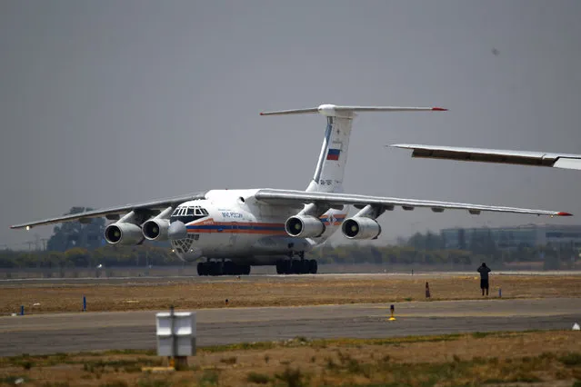 A “Ilyushin IL-76”, a firefighting plane from Russia, is seen at Santiago's airport after arriving to reload water during a mission to extinguish wildfires in Chile's central-south regions, Chile February 2, 2017. (Photo by Ivan Alvarado/Reuters)