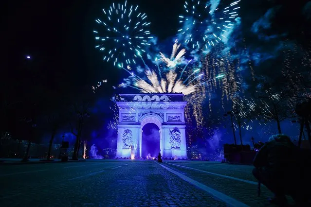 Fireworks illuminate the sky over the Arc de Triomphe during the New Year's celebrations on the Champs Elysees avenue in Paris, France on January 1, 2023. (Photo by Sarah Meyssonnier/Reuters)