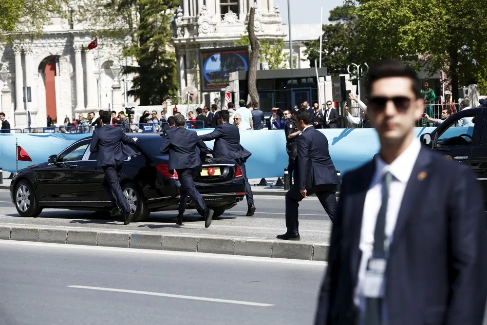 The Day in Photos – April 16, 2016