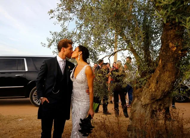 Real Madrid captain Sergio Ramos and his wife Pilar Rubio kiss after their wedding on their property in Bollullos de la Mitacion, Spain on June 15, 2019. (Photo by Marcelo del Pozo/Reuters)