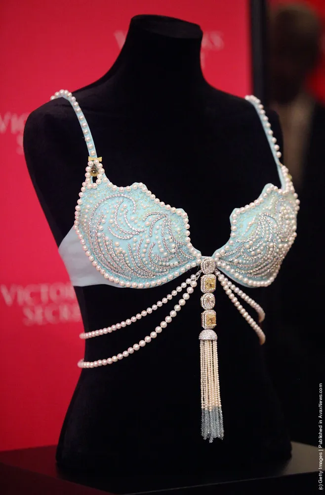 Miranda Kerr Unveils Victoria's Secret's 2011 Fantasy