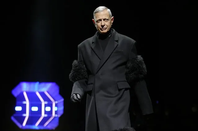 United States' actor Jeff Goldblum wears a creation as part of the Prada men's Fall-Winter 2022-23 collection, unveiled during the Fashion Week in Milan, Italy, Sunday, January 16, 2022. (Photo by Luca Bruno/AP Photo)