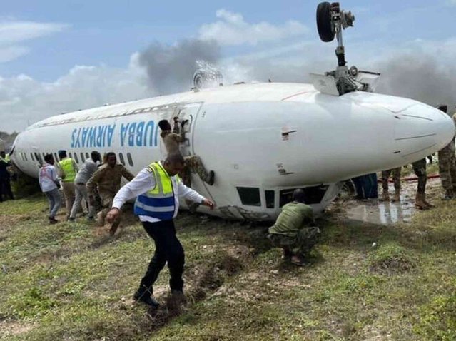 Danab Brigade commandos and other first responders rush to evacuate passengers from a Jubba Airlines aircraft that crash-landed on July 18, 2022, at Mogadishu International Airport, Mogadishu, Somalia. (Photo by Maj. Cain Claxton/U.S. Army via AP Photo)