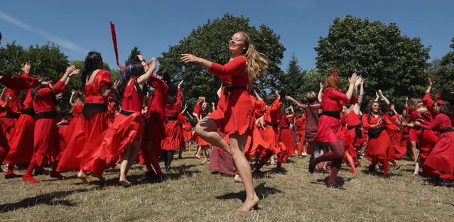 Both men and women dressed as singer Kate Bush from her 1978 video to her song “Wuthering Heights” dance while seeking to create a new world's record for the most people dancing in costume to the song at once at Tempelhofer Feld park on July 16, 2016 in Berlin, Germany. (Photo by Sean Gallup/Getty Images)